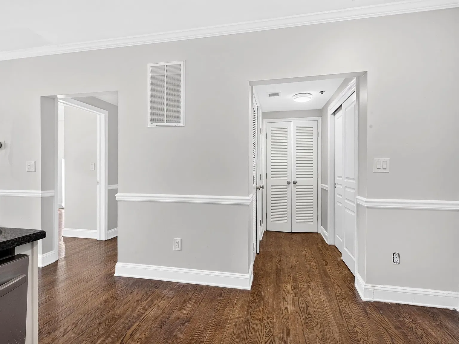 2 bed, 2.0 bath, 1033 sqft, $4,799 — Photo 4