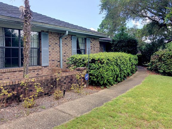 2nd image of 903 Oakwood Way
