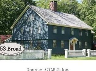 53 Broad St APT 2C, Guilford, CT 06437