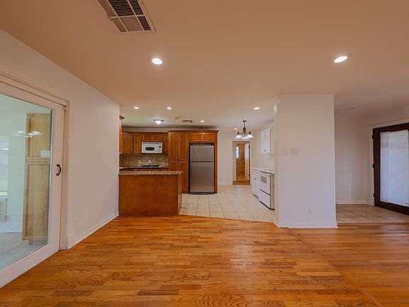 3rd image of 10038 Lazy Oaks St