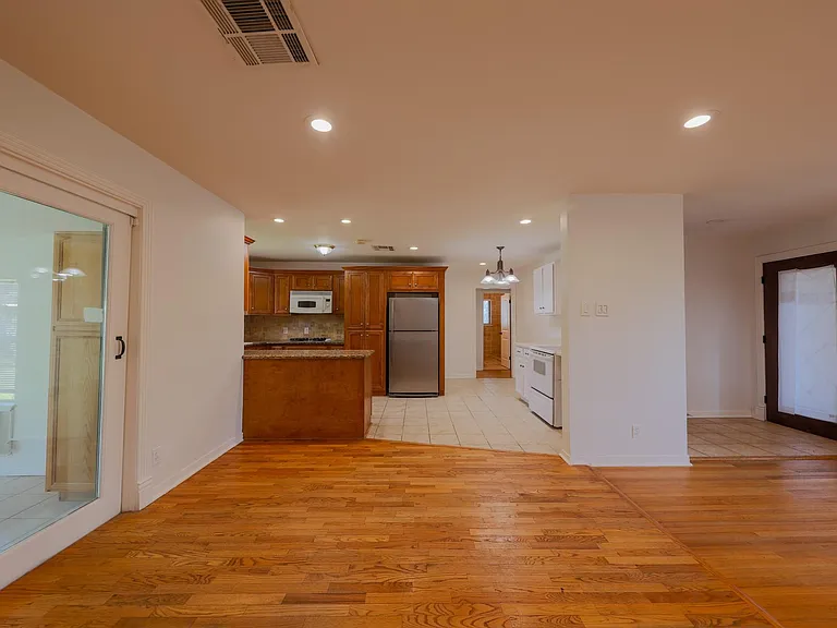 10038 Lazy Oaks St — Photo 3
