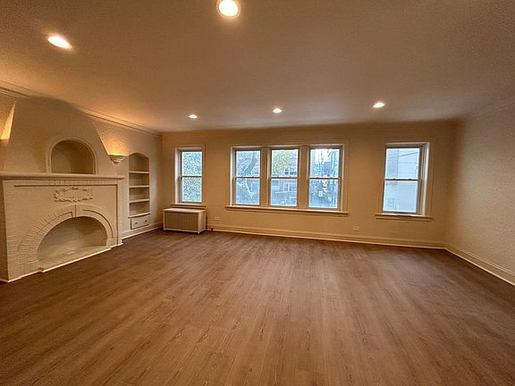 3rd image of 2742 W Farragut Ave #1