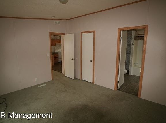 5th image of 106 White Oak Dr