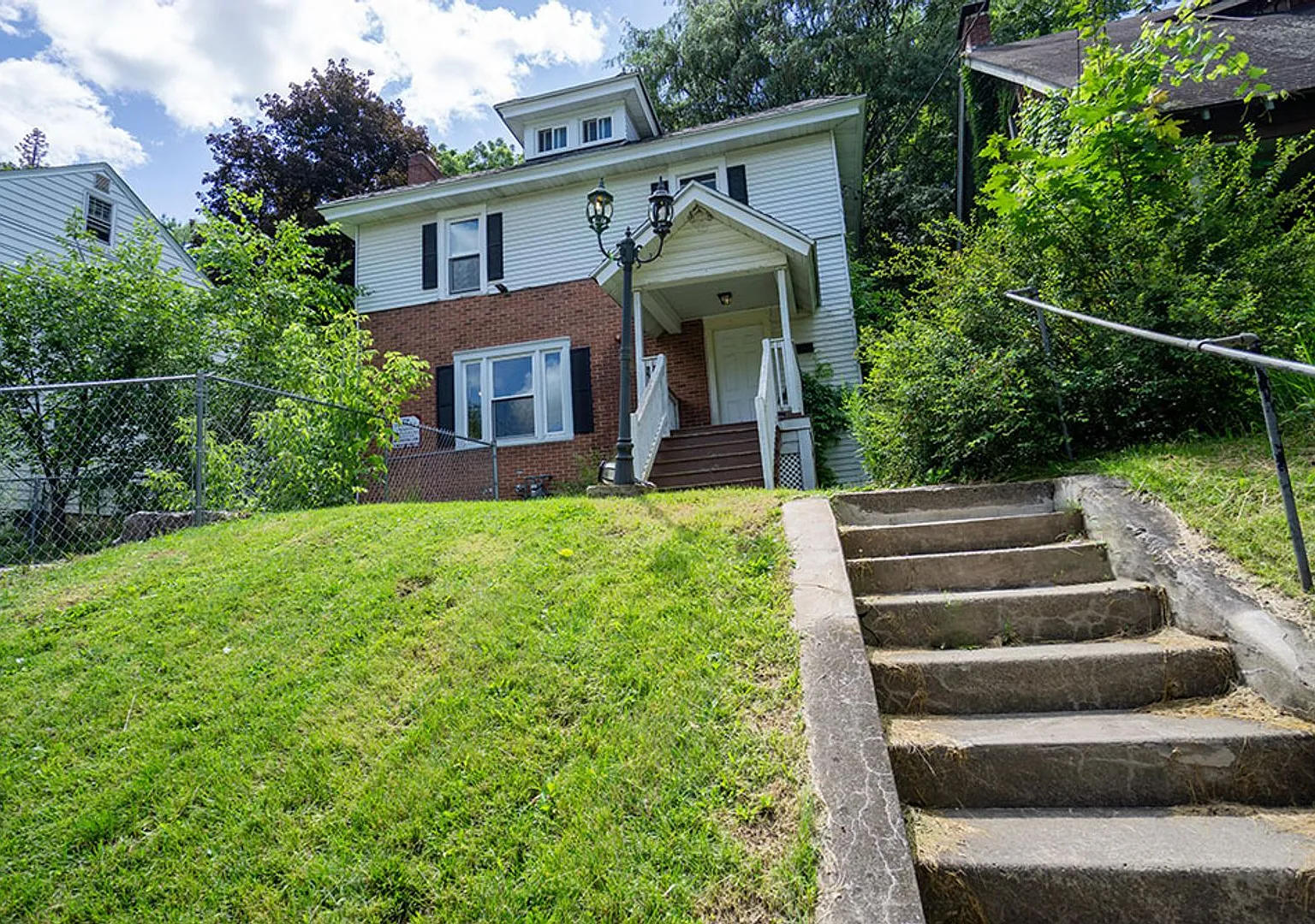 250 Greenwood Pl - Available 8/1/27 - Single Family Home With Private Backyard — Photo 1