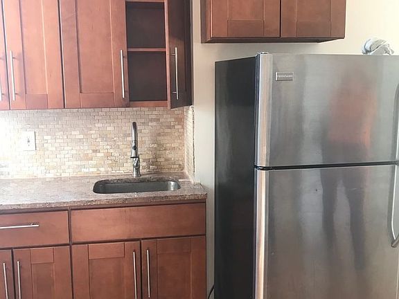 4th image of 4417 25th Ave
