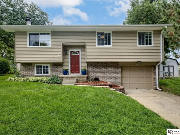 13809 Virginia St, Omaha, NE 68138