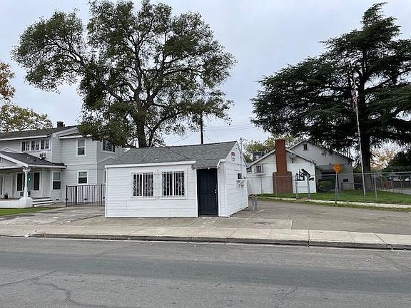 3rd image of 2439 Rio Linda Blvd