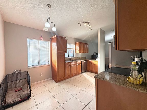 5th image of 1053 Manigan Ave
