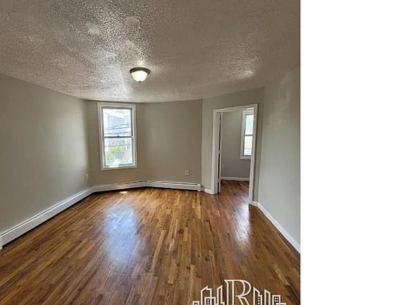 4th image of 51 N 5th St Floor 2