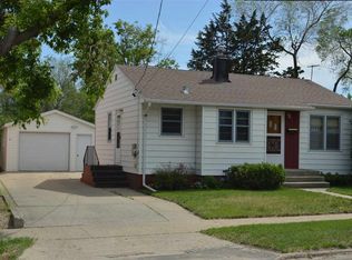 17 11th Ave NW, Minot, ND 58703