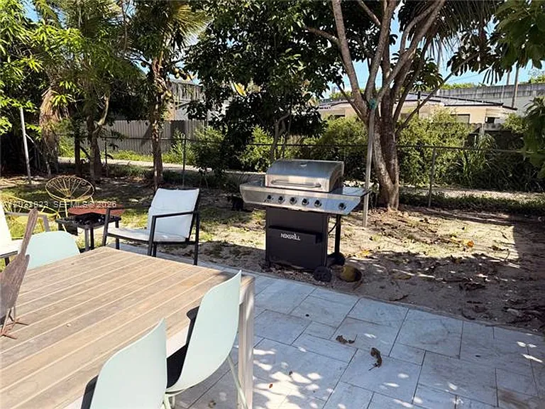 360 NW 40th St — Photo 30
