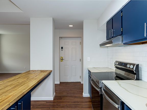 3rd image of 5315 Luxe Savoy Ct