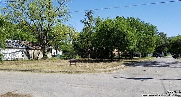 5th image of 325 Franklin Blvd