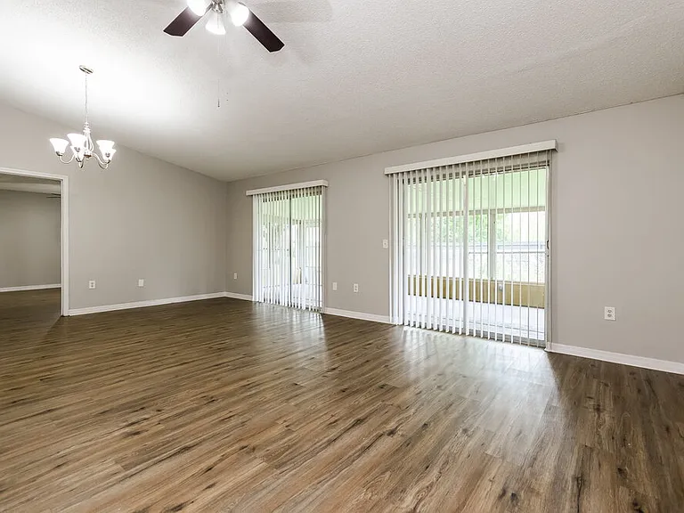 602 Cypress Ct — Photo 3