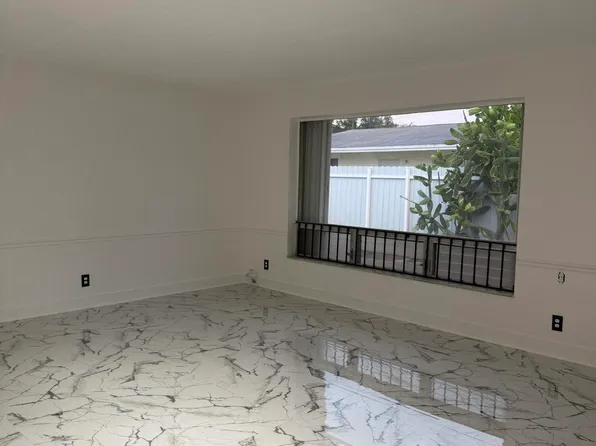 415 SW 8th St, Hallandale, FL 33009