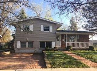 360 Garden Ct, Sycamore, IL 60178