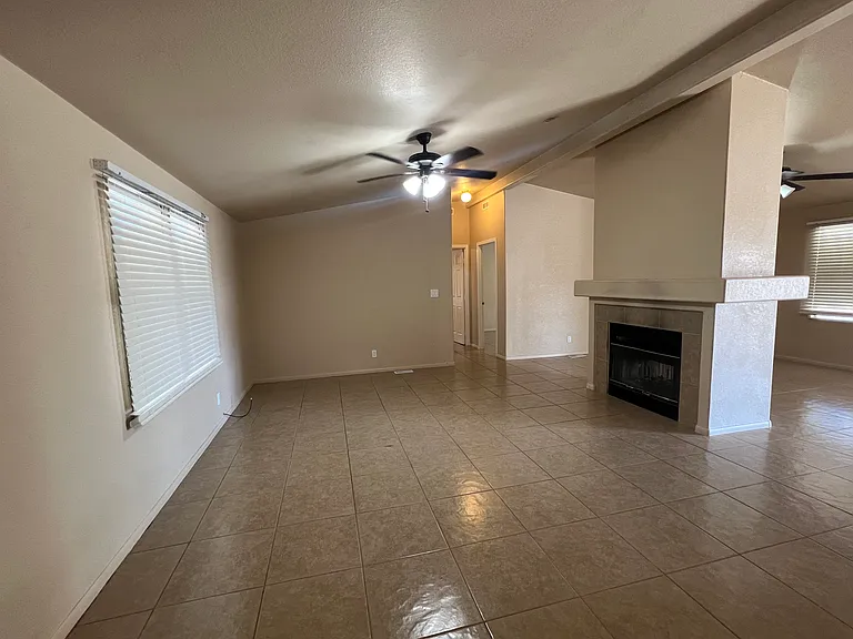 7868 N Reed Rd — Photo 12