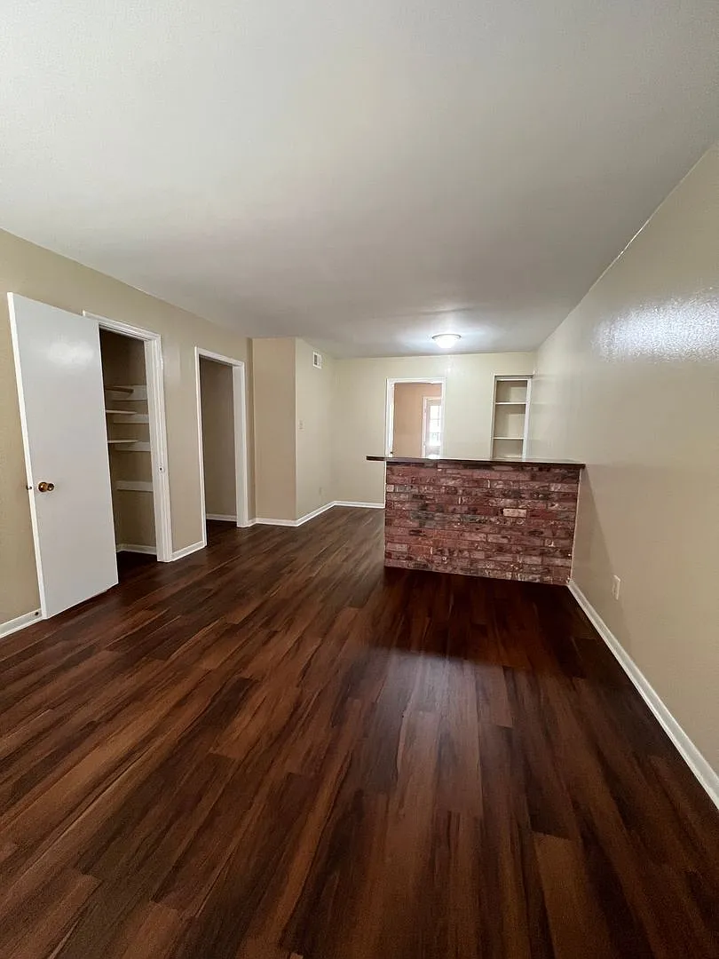 Lamplighter Apartments — Photo 4