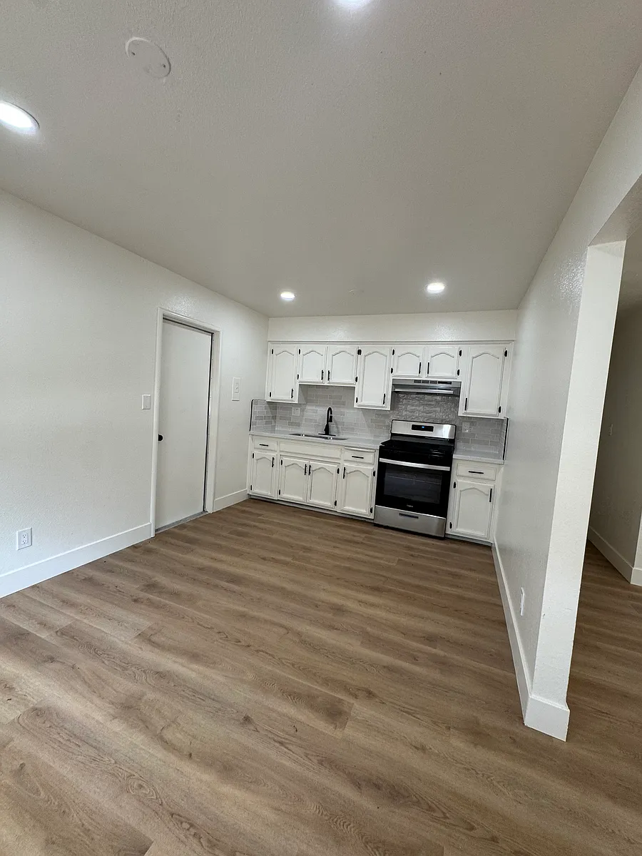Building Photo - 2100 N Mora Ct
