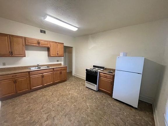 5th image of 204 N Jackson St #2