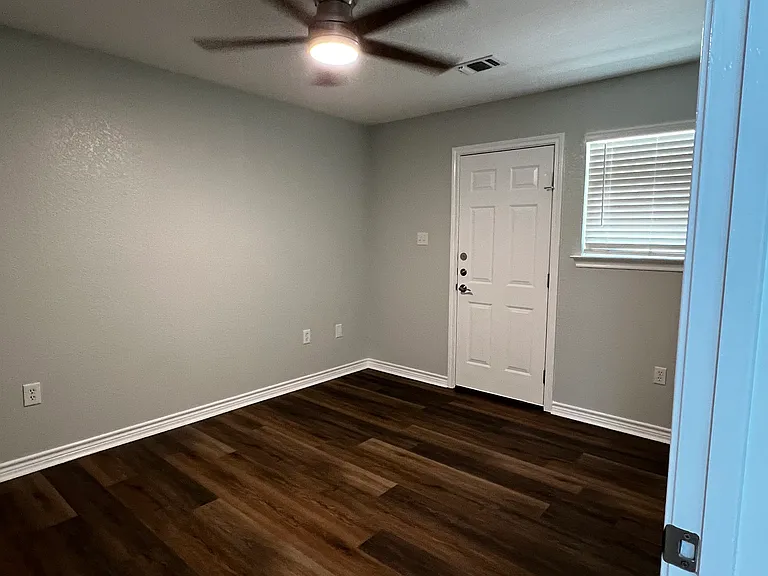 511 W Live Oak St #B — Photo 16