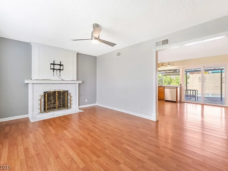 4565 Meridian Dr — Photo 3