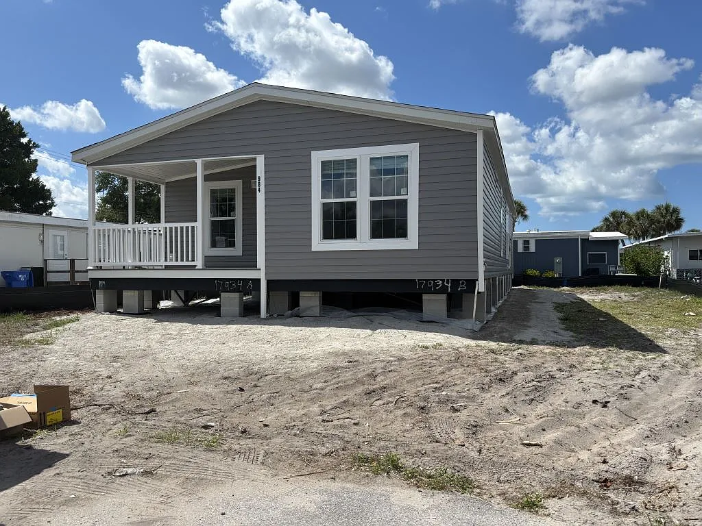 3 bed, 2.0 bath, 1356 sqft, $1,599 — Photo 2