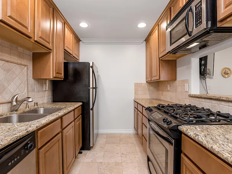 4466 Coldwater Canyon Ave #102 — Photo 9