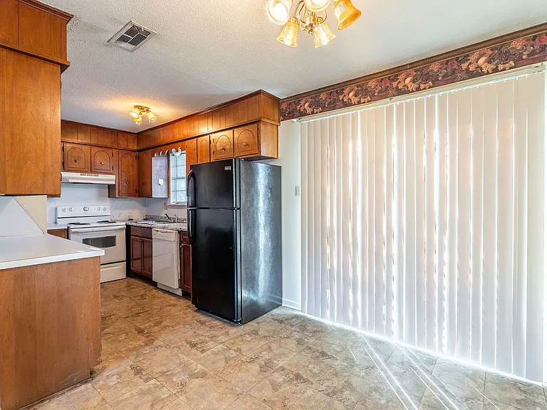 6104 Meadowbrook Ln — Photo 10