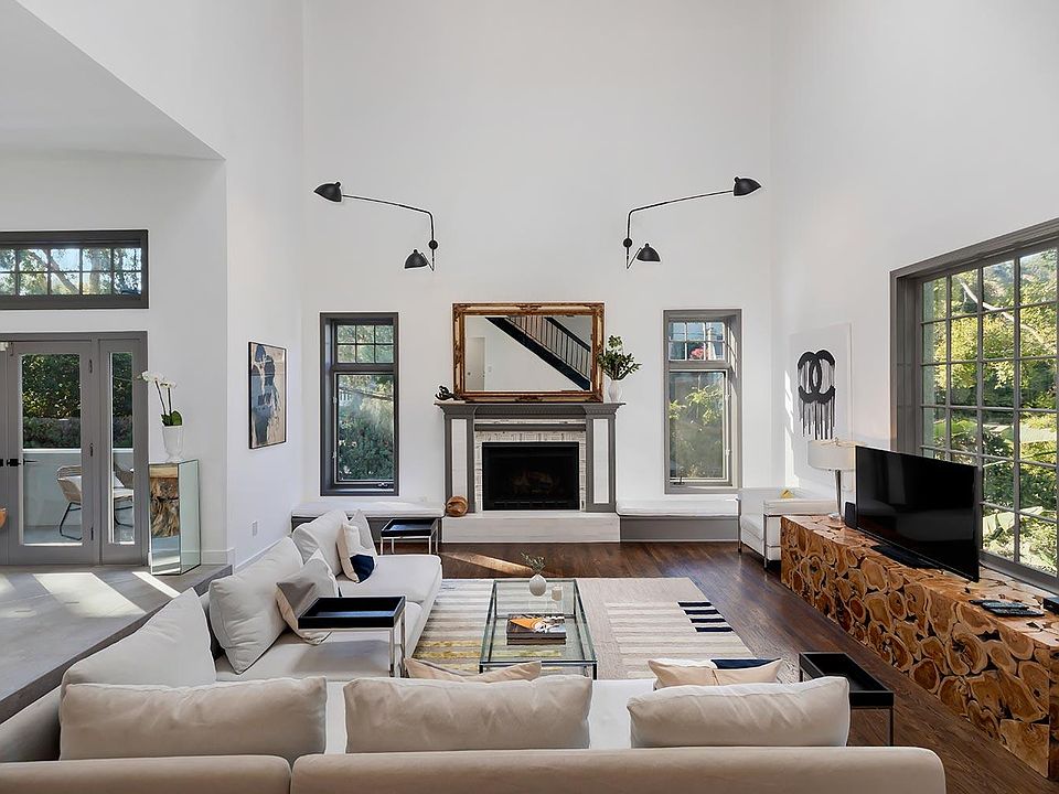 1st image of 2858 Westshire Dr