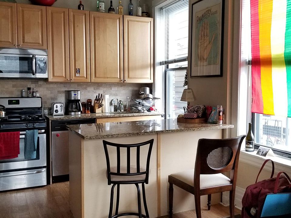 1st image of 2436 N Maplewood Ave #1