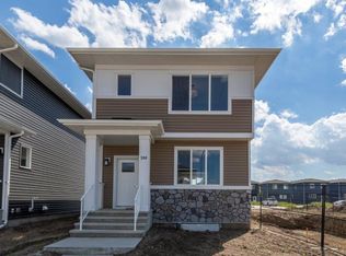 208 Chelsea Mnr, Chestermere, AB T1X 2P5