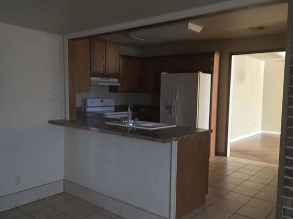 2nd image of 609 E Park St
