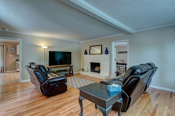 5th image of 311 Lambeth Dr