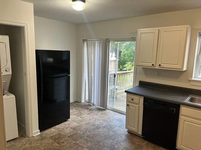 1208 W Clay St — Photo 9