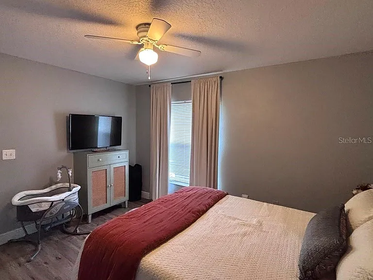 1004 Chateau Cir — Photo 27