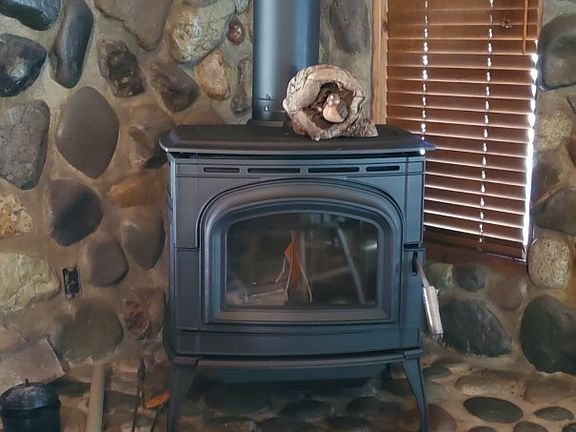 4th image of 101 Mountain View Dr N
