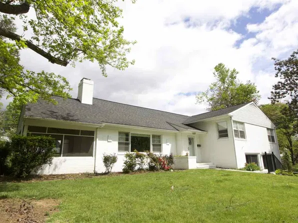 1069 Woodrow Ave, Waynesboro, VA 22980