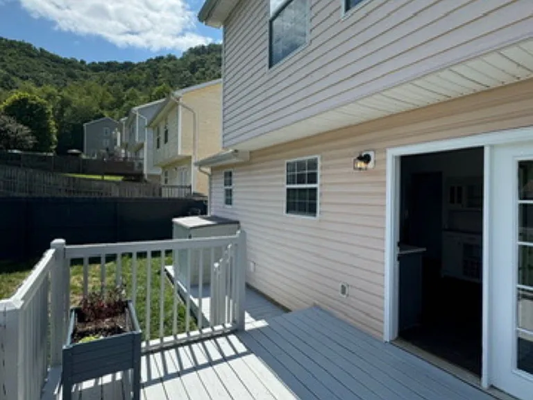 105 Boardwalk — Photo 5