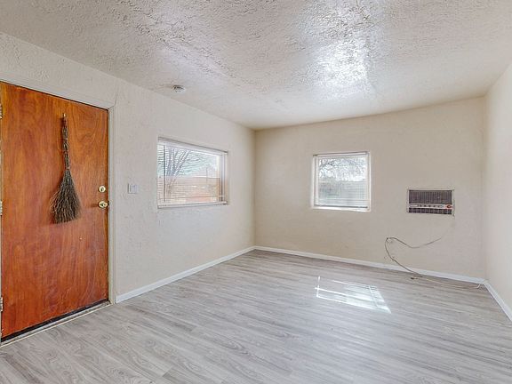 2nd image of 1119 Edith Blvd NE #1/2