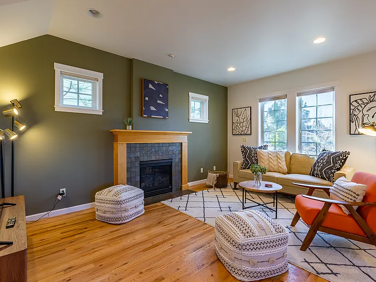 1378 NW Mount Washington Dr — Photo 4