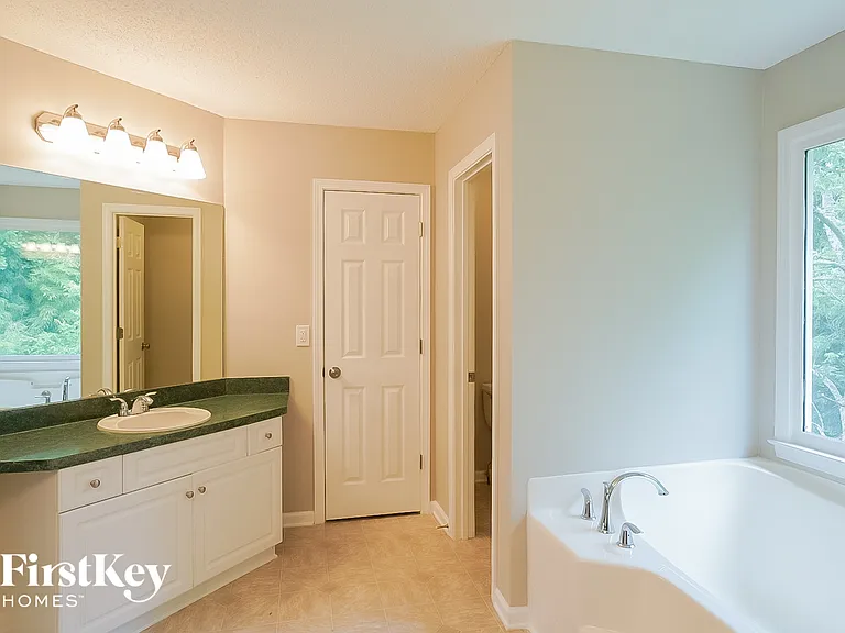 174 Somerset Ln — Photo 13