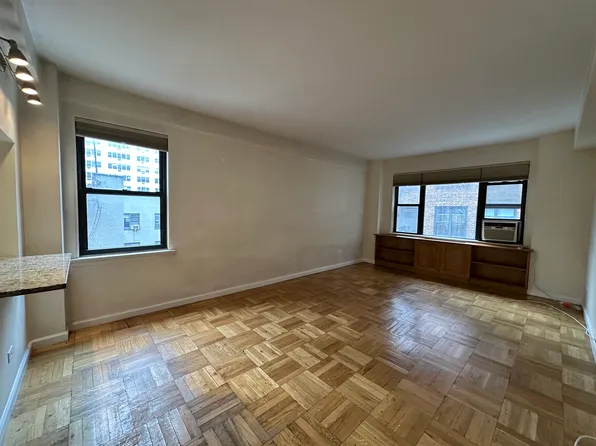 240 East 46th Street image 3 of 13