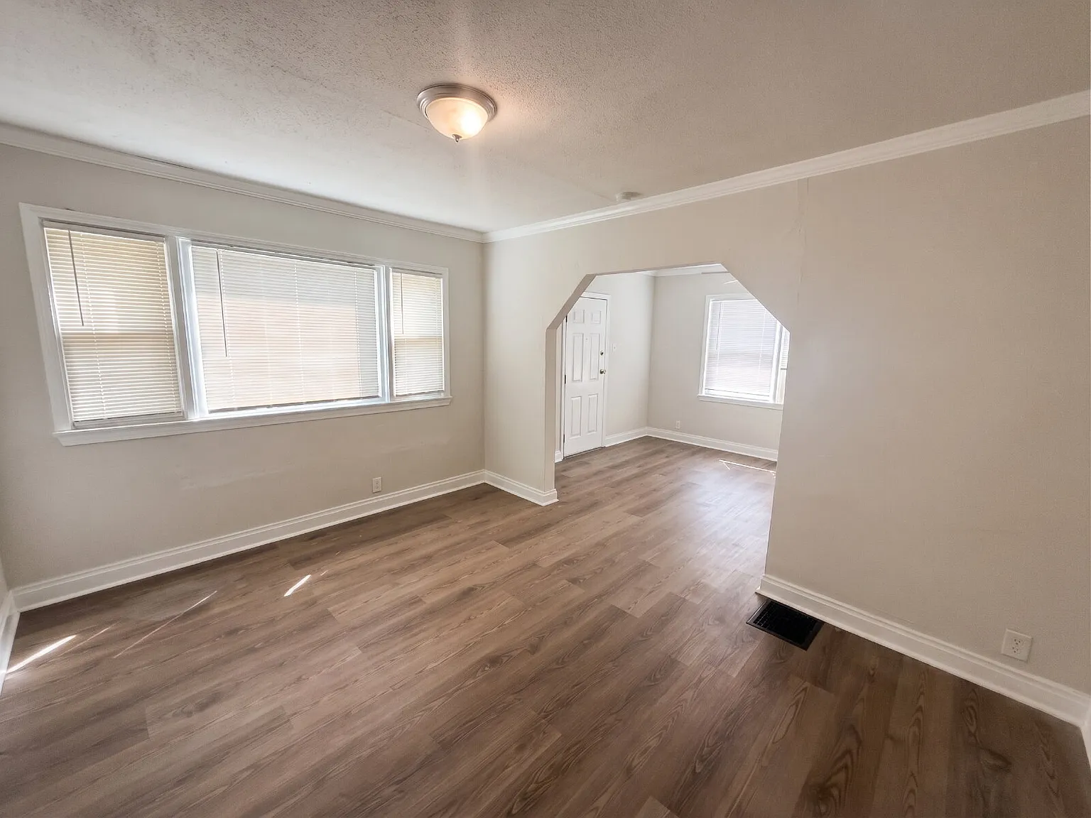 1 bed, 1.0 bath, 649 sqft, $1,000 — Photo 3