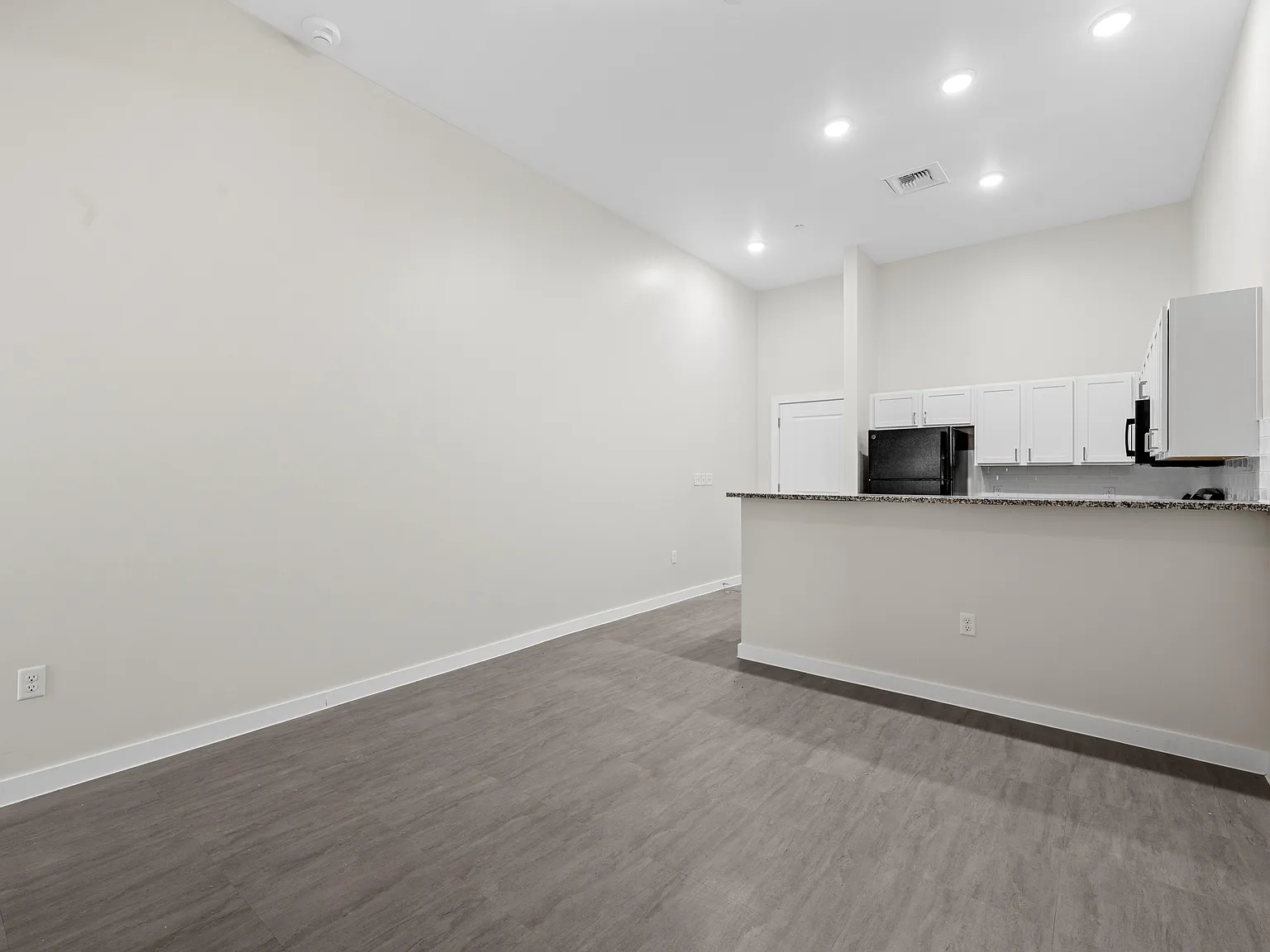 1 bed, 1650 sqft, $1,275 — Photo 2