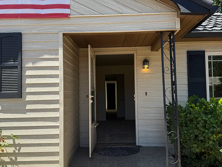 9550 Colton Ave — Photo 2