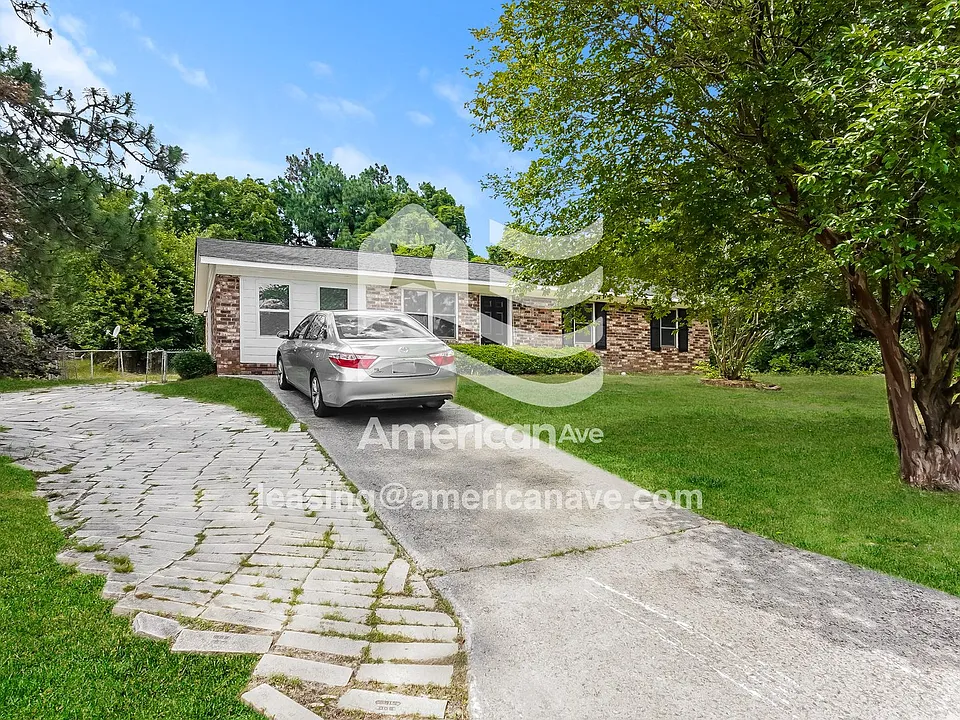 3429 Kensington Dr S