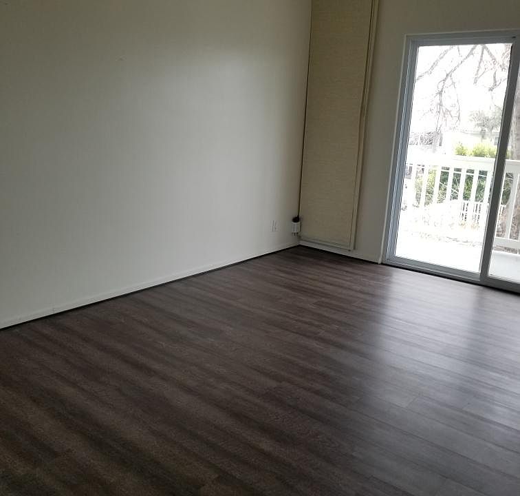 Ceiling fans in both bedrooms and living room.