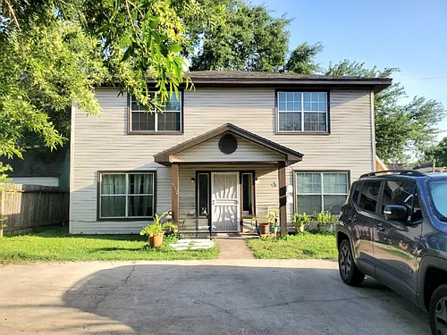 512 Avenue A Photo 1