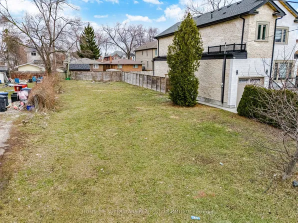 1073 Westmount Ave, Mississauga, ON L5E 1X5